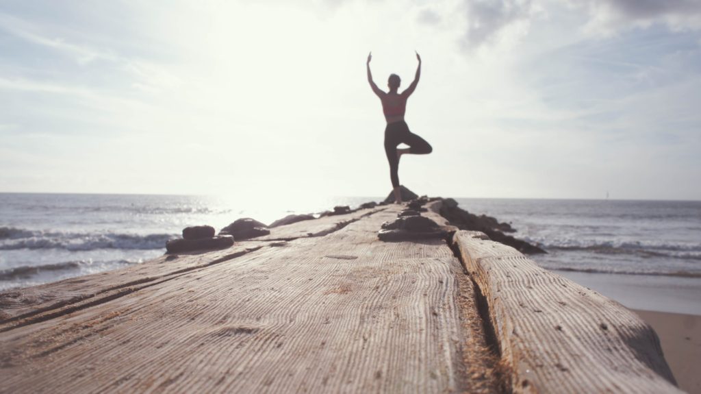 Yogapose am Strand.